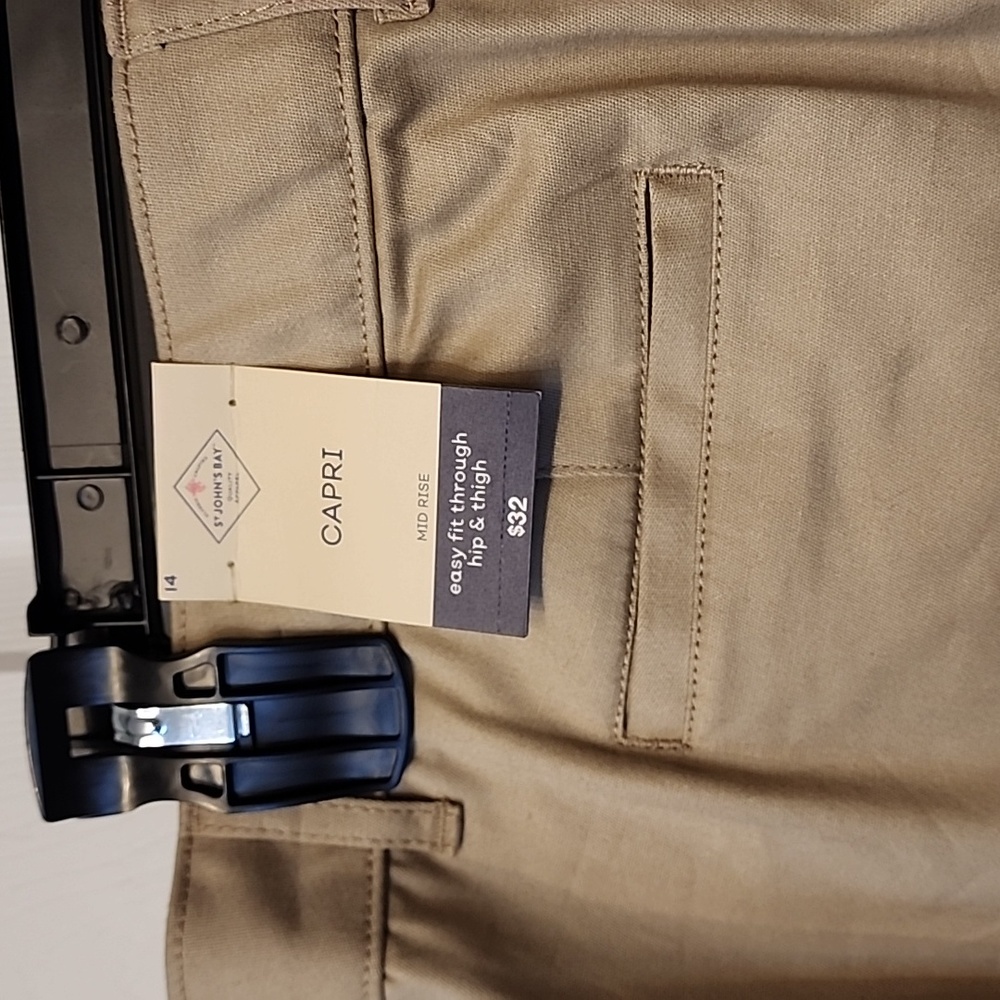 Capris - Picture 7 of 8